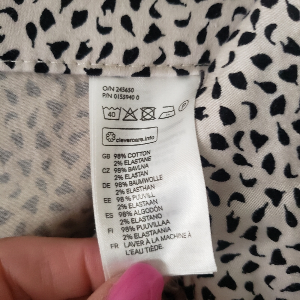 H&M, Black & White, Polka Dot Print Shorts. Size 8. - Picture 9 of 12